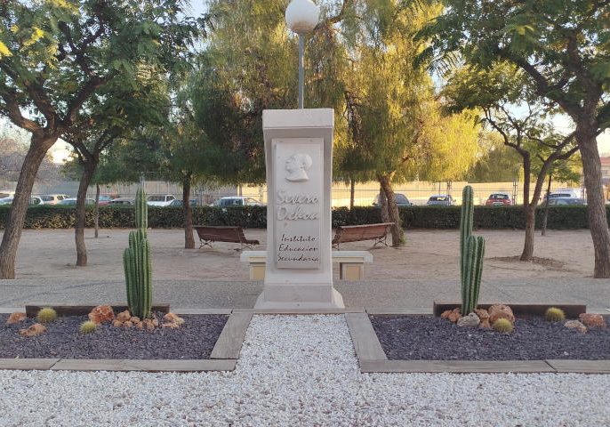 Patio Severo Ochoa homenaje Elche