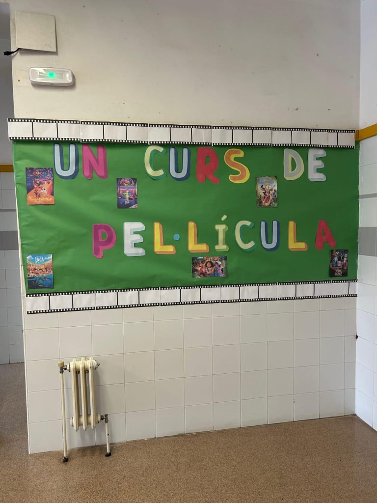 Cartell anunciador del nou curs escolar amb un eix conductor: el cinema