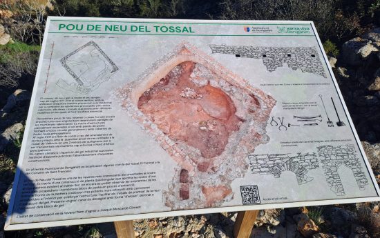 Els alumnes del 1r Cicle visiten una de les neveres de Benigànim. A més a més de realitzar activitat física i salut, també hem gaudit de la natura, hem investigat elements naturals, hem aprés la història de les neveres de neu gràcies a la Tècnic Ambiental de l'Ajuntament de Benigànim. Continuarà...