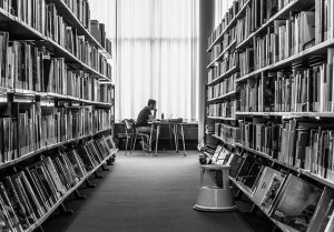 library-7408106_640 pixabay val