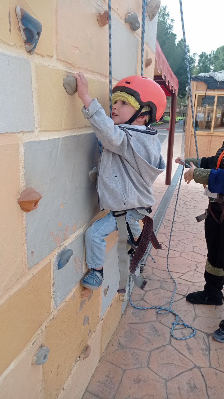 5886635472879470565_121