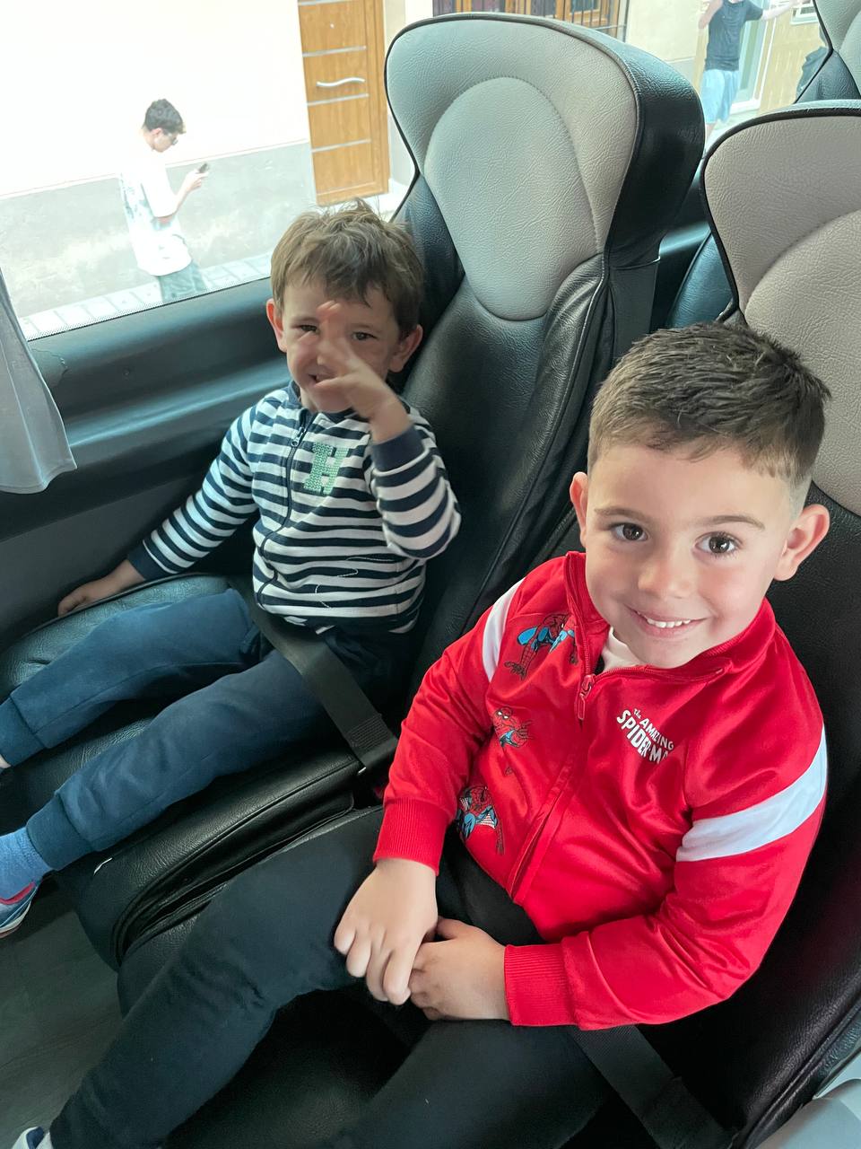 5825425029200987673_121