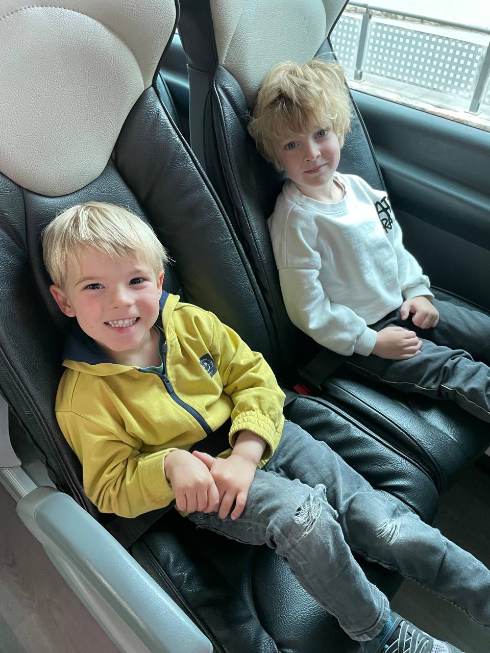 5825425029200987674_121