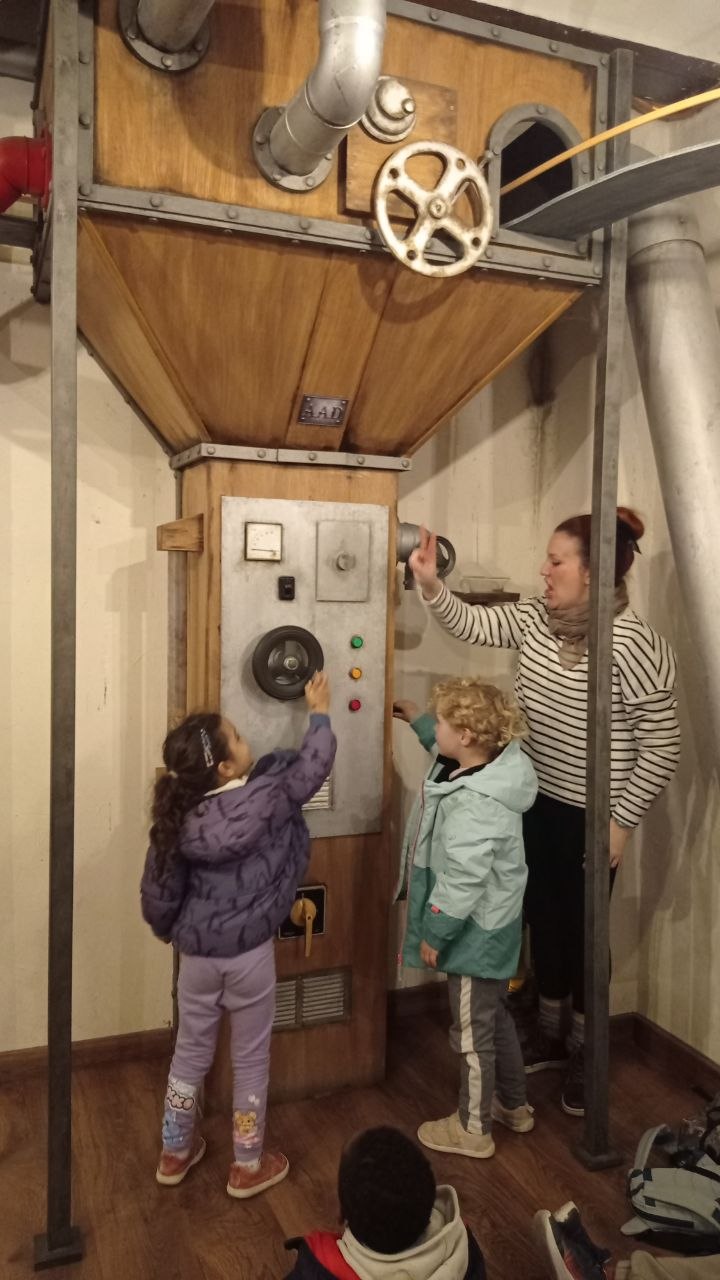 5895275632822782937_121