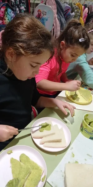 5915824779296443185_121