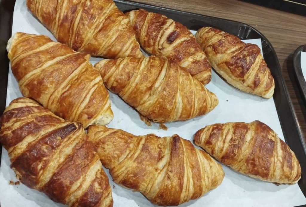 Aquesta imatge té l'atribut alt buit; el seu nom és croissant-1024x694.jpg