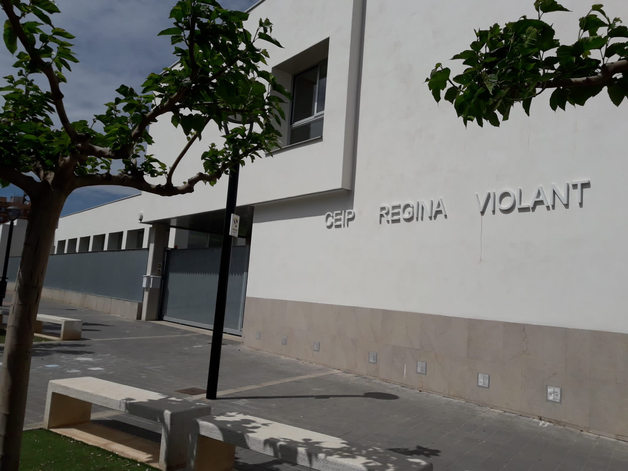 Logo CEIP REGINA VIOLANT