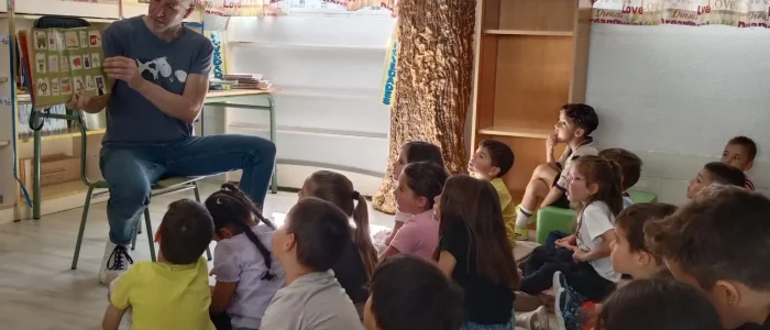 Contacontes pel Dia del Llibre a la biblioteca