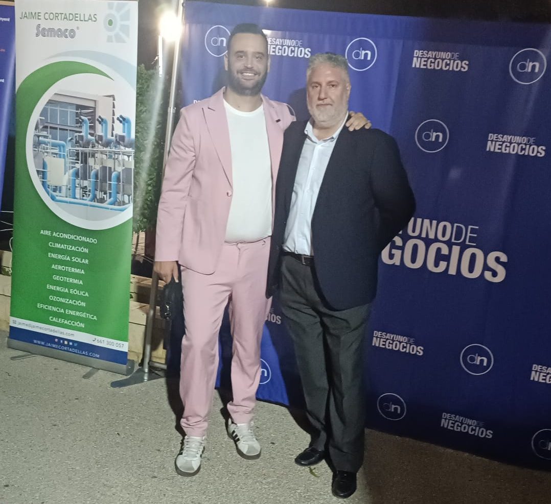 Nuestro director, D. Carlos Herrero y D. Pedro Ponce Navarro, Presidente de la Asociación JOVEMPA