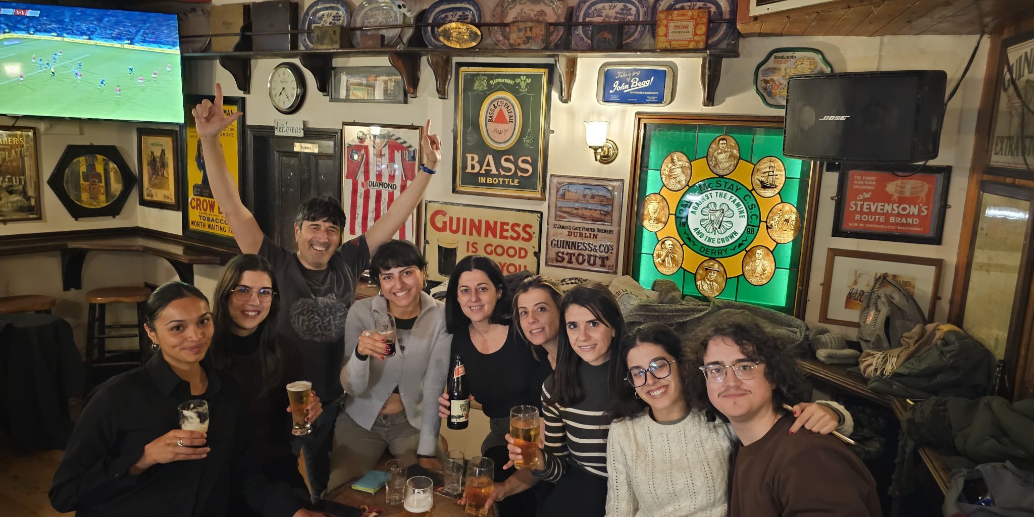 Junts al pub