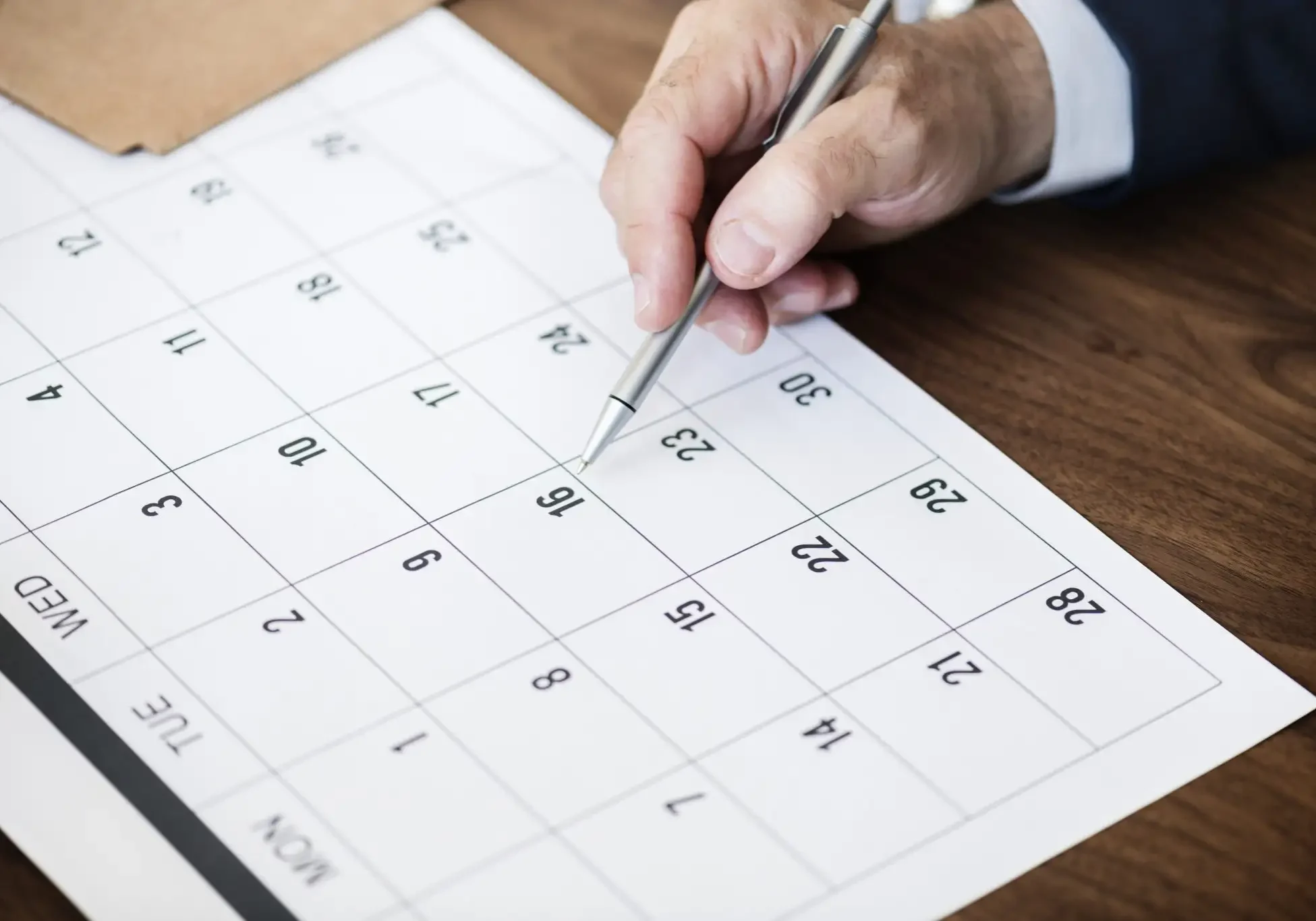businessman-marking-calendar-appointment