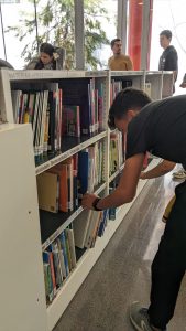 Visita a la biblioteca municipal de barrio_3