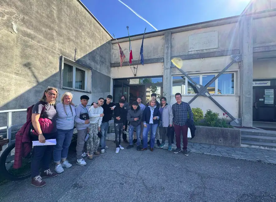 Foto de grup amb la directora del centre italià