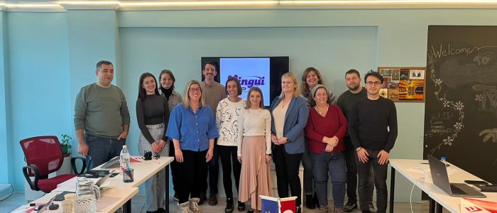 El IES Hermanos Amorós de Villena (Alicante) se embarca en el ambicioso proyecto Erasmus+ “LINGUIFUN”, que pretende integrar la Inteligencia Artificial en la enseñanza del inglés. El proyecto, financiado por la Unión Europea, se enmarca dentro de las acciones clave KA2 de cooperación entre organizaciones e instituciones y tiene como propósito llegar y formar en la materia a más de 580 profesores de lenguas extranjeras y a al menos 2000 estudiantes de varios países. Para ello, las profesoras del Departamento de inglés Carolina Belda y María Carmen Torres han viajado a la ciudad turca de Bursa los días 9 y 10 de enero, donde se ha celebrado el primer encuentro organizativo del proyecto y se han planificado las movilidades que se llevarán a cabo en Turquía, Austria y República Checa próximamente. En las mismas participarán otros centros de Portugal, Polonia, República Checa, Turquía y Austria, que junto con el IES Hermanos Amorós, serán los responsables de elaborar una guía didáctica que permitirá la formación en el uso de Inteligencia Artificial de otros profesores de lenguas en cada uno de sus países de origen. El IES Hermanos Amorós pretende con estos proyectos ofrecer a su alumnado una experiencia única y enriquecedora y la ocasión de intercambiar vivencias con alumnos de otros países en su mismo rango de edad, por lo que se viajará con ellos a Viena en el transcurso del proyecto. Asimismo, la formación del profesorado en las últimas y novedosas metodologías didácticas permite mejorar la práctica docente e incorporar la tecnología educativa en el aula, manteniendo la calidad de la enseñanza y abogando por la excelencia educativa. Somos IES Hermanos Amorós.