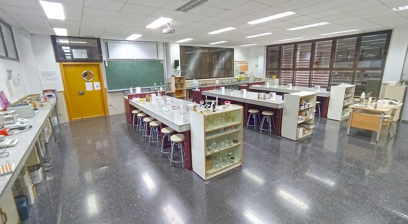 IMG_20220307_120831 Laboratori de Química