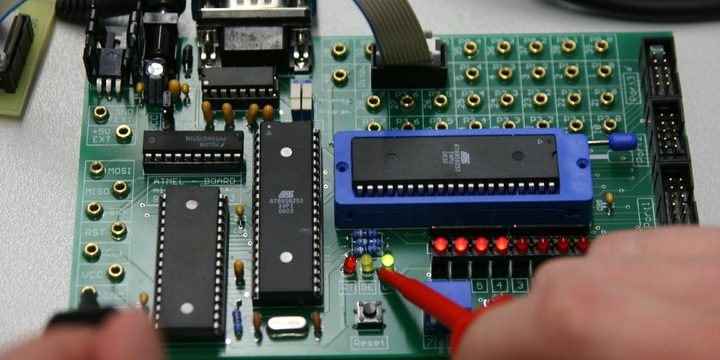 ELCTR-computer-board-technology-cable-training-student-1096138-pxhere.com