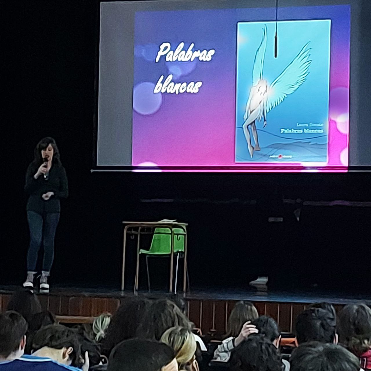 laura donate palabras blancas