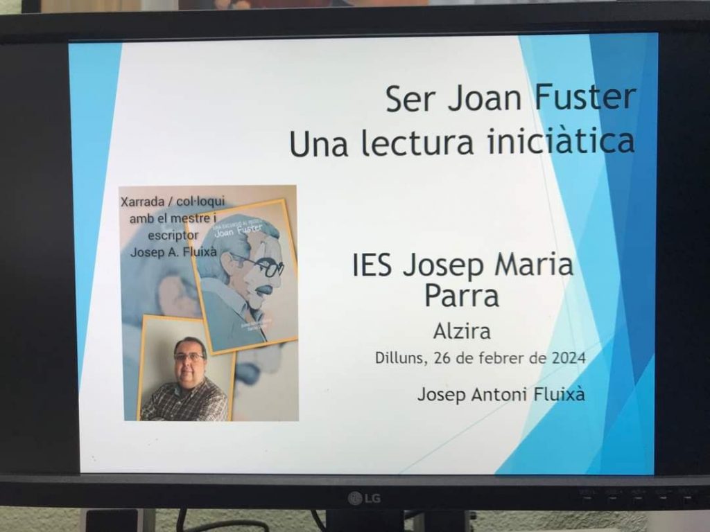 Josep Antoni Fluixà explica a Joan Fuster
