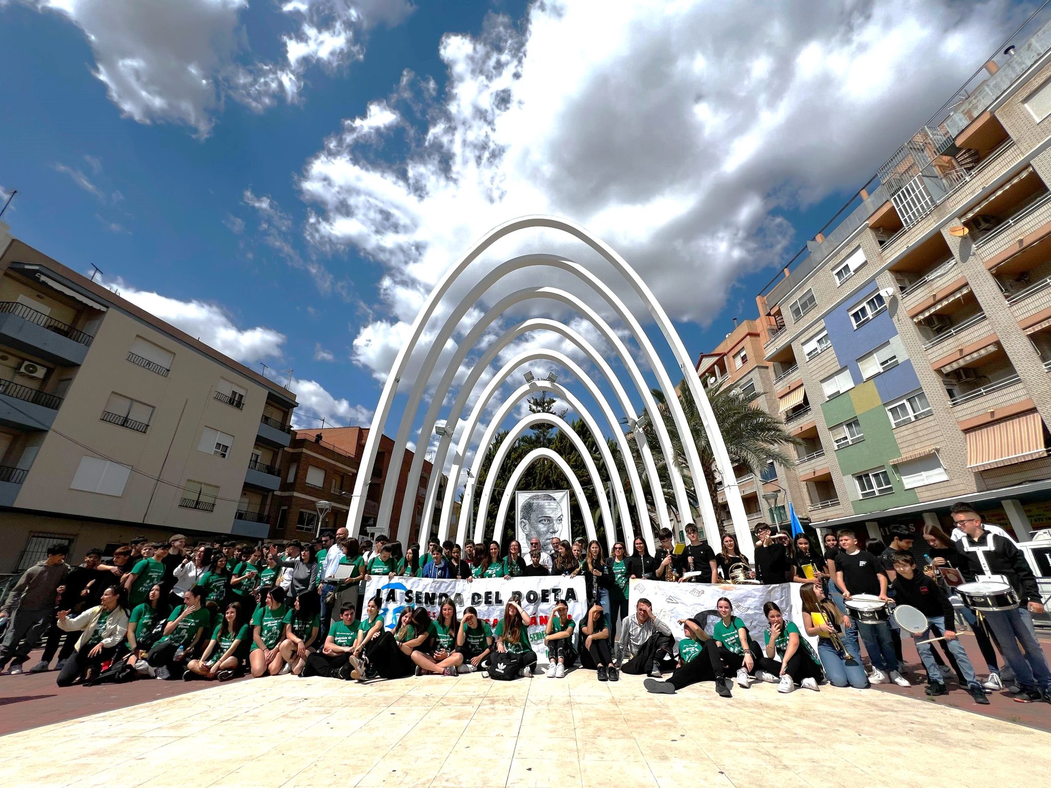 L’IES JAIME DE SANT-ÁNGEL, SENDERISTA D’HONOR EN LA SENDA DEL POETA 2025