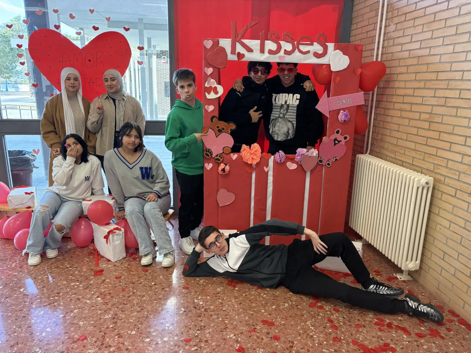 PHOTOCALL PARA CELEBRAR EL DÍA DE SAN VALENTÍN