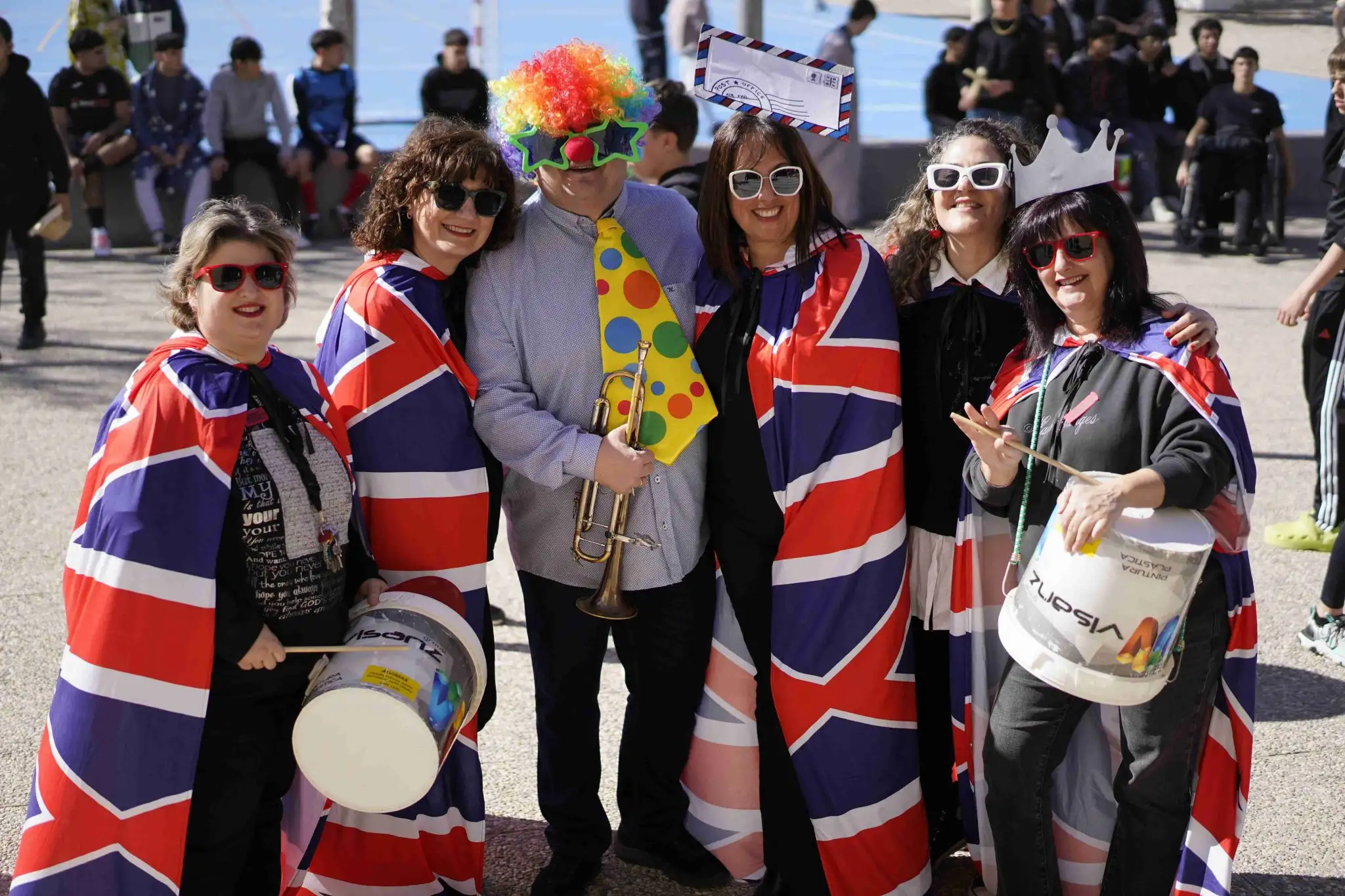 LA MÚSICA Y EL COLOR DEL CARNAVAL INUNDAN EL IES JAIME DE SANT-ÁNGEL