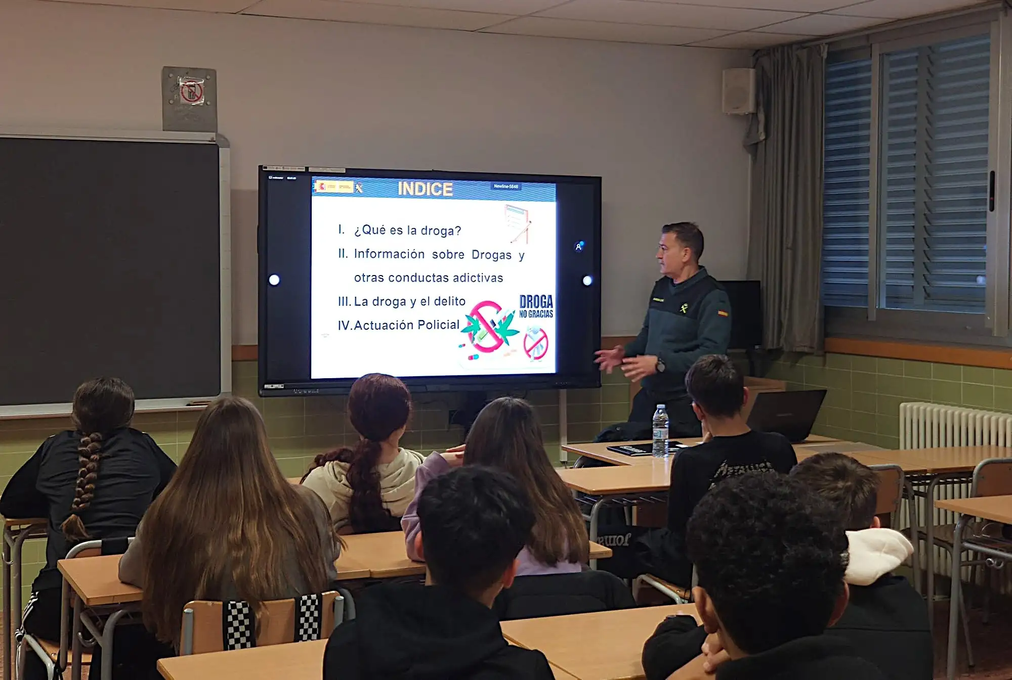 CHARLAS DEL PLAN DIRECTOR IMPARTIDAS POR LA GUARDIA CIVIL SOBRE ACOSO, CIBERACOSO Y CONSUMO DE SUSTANCIAS NOCIVAS