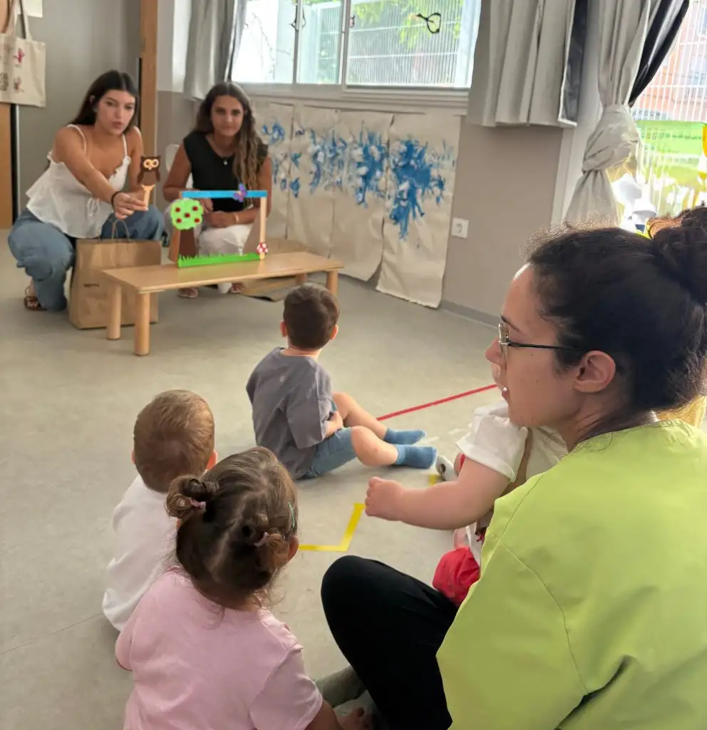 alumnes contant contes